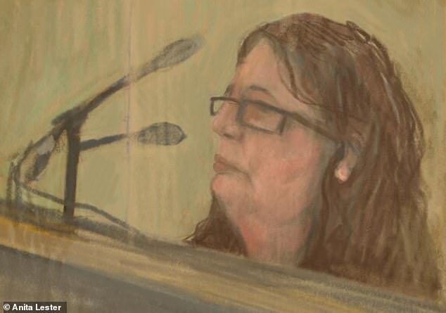 Die Pilzköchin Erin Patterson erschien am Freitag vor Gericht – sie blickte hinter ihrer Schildpattbrille hervor, Stunden nachdem sie erfahren hatte, dass ihr drei Mordfälle und fünf Mordversuche vorgeworfen wurden.  Gerichtsskizze von Anita Lester