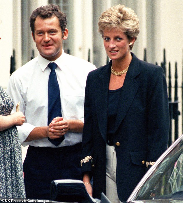 Der ehemalige Butler von Prinzessin Diana (links), Paul Burrell (rechts), hat die letzte Staffel von „The Crown“ auf Netflix scharf kritisiert.  Oben ist das Paar 1994 in London abgebildet