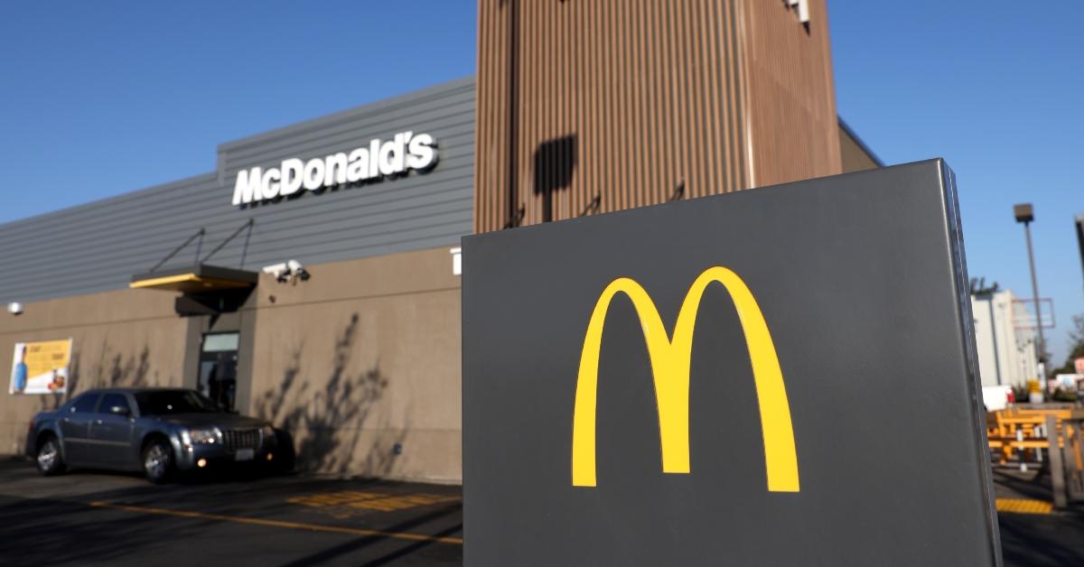 McDonalds-Gebäude und Logo