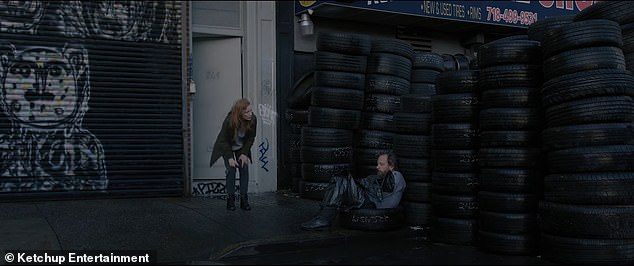 Zwei Charaktere – Sylvia und Saul, gespielt von Peter Sarsgaard – finden nach ihrem High-School-Wiedersehen zueinander