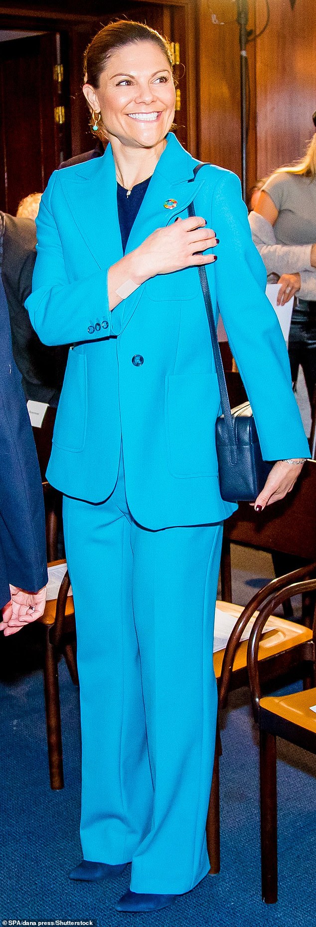 Kronprinzessin Victoria von Schweden (im Bild) war heute bei einem Seminar in Stockholm in ihrer komplett blauen Kleidung verblüfft