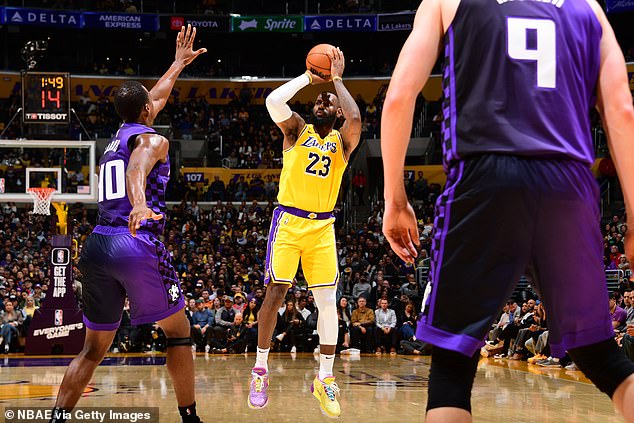 Der Stürmer der Los Angeles Lakers, LeBron James, rückte auf den achten Platz der ewigen Drei-Punkte-Liste vor