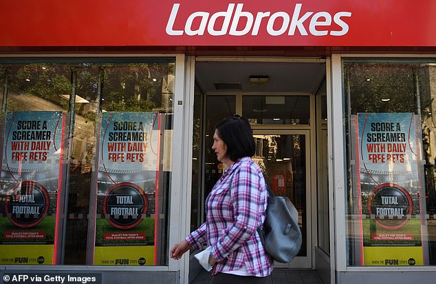 Im Flattern: Die Chefs des Ladbrokes-Eigentümers Entain haben Aktien im Wert von 2,4 Millionen Pfund aufgekauft – was die Aktie um 2,6 % in die Höhe schnellen ließ