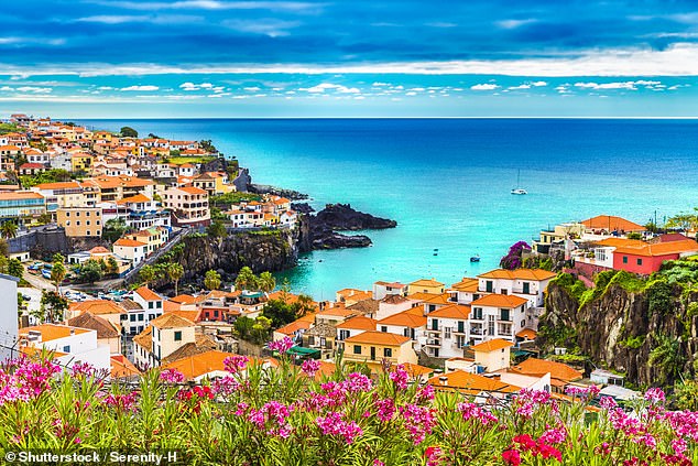 Während eines langen Wochenendes auf Madeira erkundet Harriet Sime das Dorf Camara de Lobos (im Bild), das am Atlantik liegt