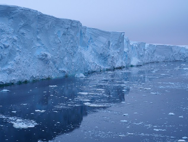 Das sommerliche arktische Meereis schrumpft jedes Jahrzehnt um 12,2 % (Getty)