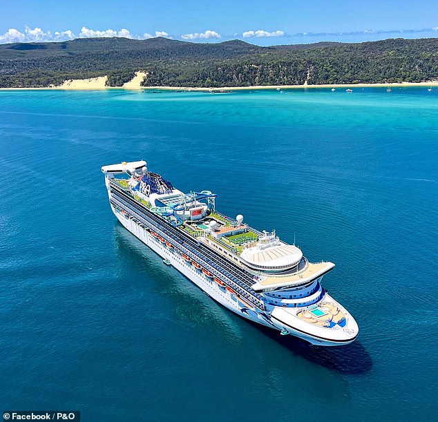 Die Pacific Adventure verließ Sydney am Montag zu einer 13-tägigen Kiwi-Adventure-Reise, doch der Reiseplan wurde nun in eine Tour durch Tasmanien geändert, nachdem die neuseeländische Grenzkontrolle das Schiff daran gehindert hatte, in seine Gewässer einzudringen