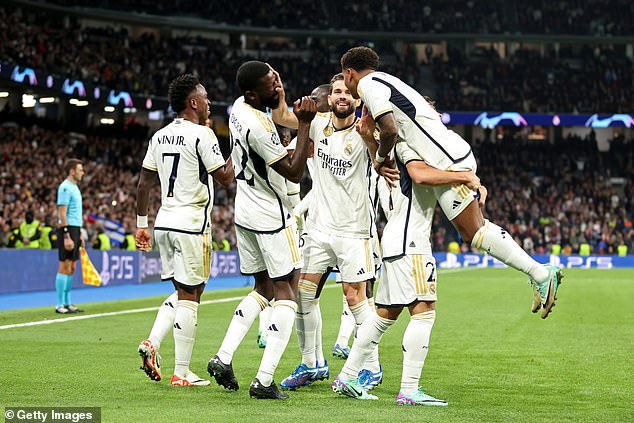 Real Madrid hat sich in seinem Heimstadion souverän für das Achtelfinale der Champions League qualifiziert