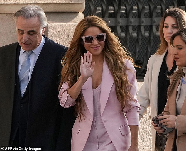 Die kolumbianische Sängerin Shakira hat mit den spanischen Behörden eine Einigung erzielt, um ein Verfahren wegen Steuerbetrugs in Höhe von 12,5 Millionen Pfund zu verhindern