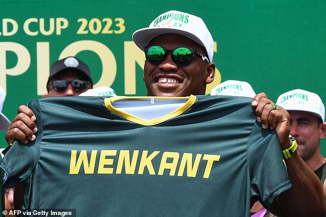 Bongi Mbonambi erhielt ein Springboks-Trikot mit einem leicht kontroversen Satz auf der Rückseite