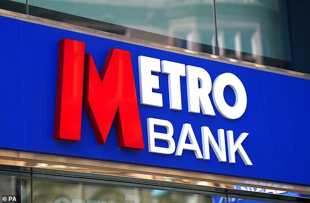 Stellenabbau: Die Metro Bank gab bekannt, dass sie 20 % ihrer 4.266 Mitarbeiter entlassen wird, was bedeutet, dass mehr als 850 Arbeitsplätze verloren gehen