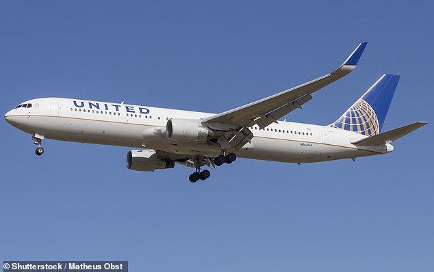 United Airlines wird auf einigen seiner Flüge eine neue Selbstbedienungs-Snackbar testen, in der Passagiere von ihren Sitzen aufstehen und kostenlose Snacks und Erfrischungen genießen können