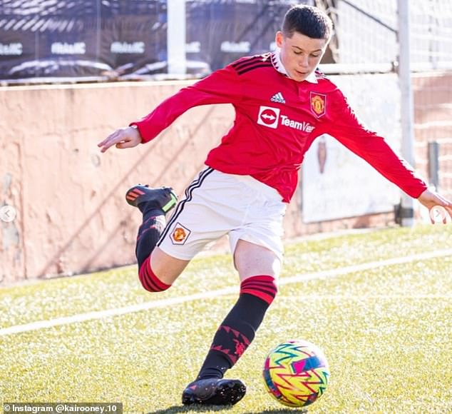 Der 14-jährige Kai Rooney hat einen Vertrag bei Puma und erzielte 2021/22 56 Tore
