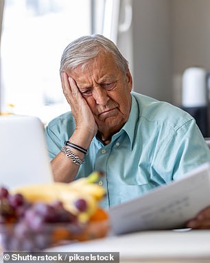 Die Rentengutschrift ergänzt das wöchentliche Einkommen, um älteren Menschen zu helfen, über die Runden zu kommen