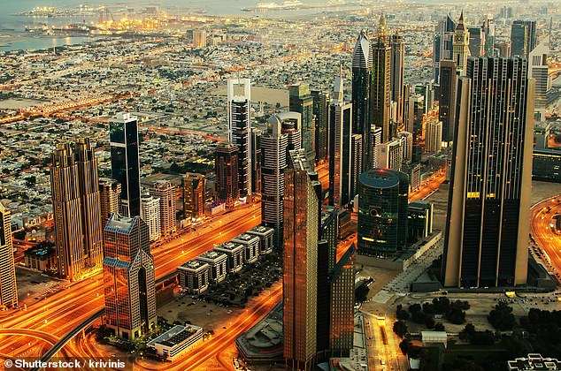 Dubai (im Bild) führt die Rangliste der beliebtesten internationalen Reiseziele an, in denen Briten die Monate Dezember, Januar und Februar verbringen, basierend auf den von Tripadvisor gesammelten Daten