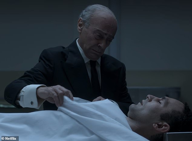 In einer erschütternden Szene hat Netflix den Moment nachgestellt, in dem Mohamed Al-Fayed (Salim Daw) in der neuesten Serie von The Crown die Leiche seines toten Sohnes Dodi (Khalid Abdalla) sieht