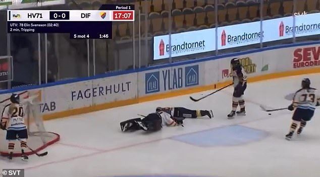 Der Unfall ereignete sich drei Minuten nach Beginn des Freitagsspiels, als Hakala, Kapitän von HV71, in der Offensivzone von einem Spieler von Djurgården niedergeschlagen wurde