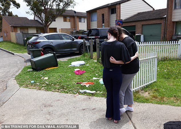 Ein Familienmitglied von Frau McBride sagte gegenüber Daily Mail Australia, dass der mutmaßliche Angriff nach einem Streit im Internet zwischen der Gruppe von Mädchen und einem anderen Verwandten von Frau McBride stattgefunden habe