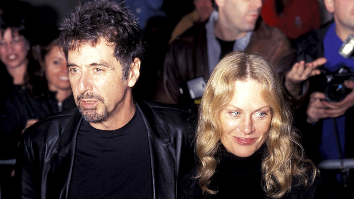 Ein Foto von Al Pacino und Beverly D'Angelo