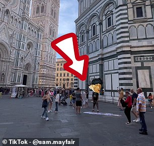 Sam hat ein Video erstellt, das einen Betrüger zeigt, der Gemälde vor der Kathedrale von Florenz verkauft