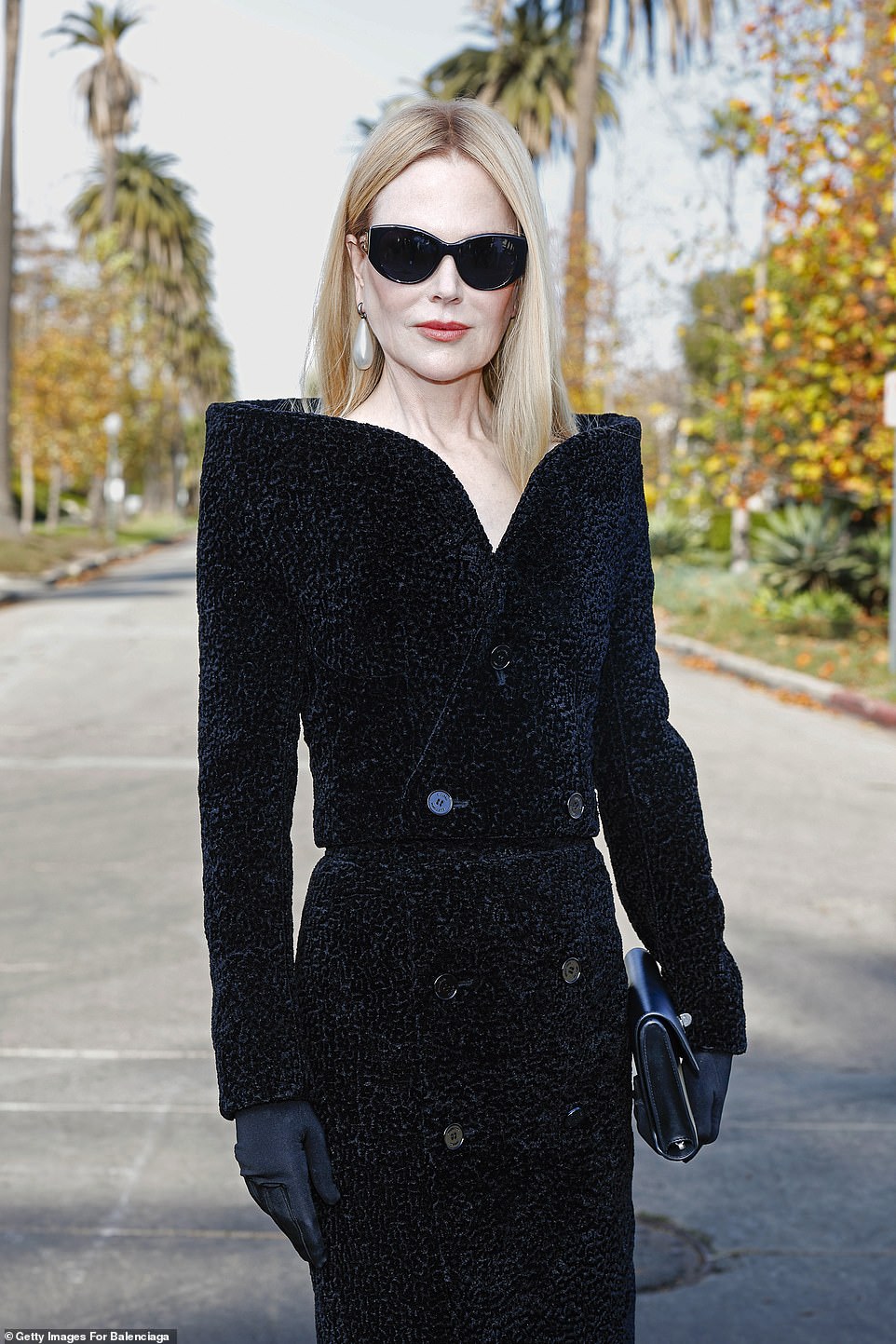 Nicole added further glam to her look with a large pearl earring, black gloves, and sunglasses