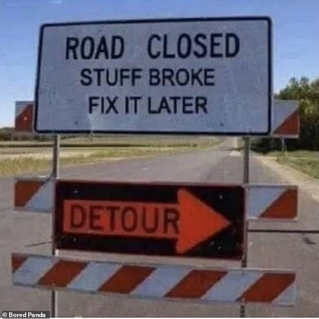 Ein amüsantes Schild erklärt, dass eine Straße vor uns gesperrt ist, bevor es hinzufügt: „Sachen kaputt... repariere es später.“