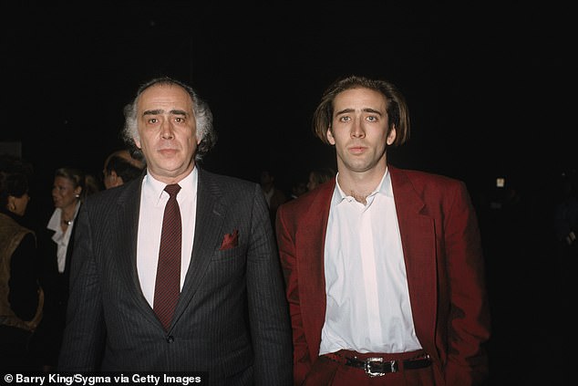 Cage wird klar, dass ihm vielleicht nur noch „gute 15 Jahre“ bleiben, wenn man bedenkt, dass sein Vater August Coppola (links, im Bild 1987) 2009 im Alter von 75 Jahren an einem Herzinfarkt starb