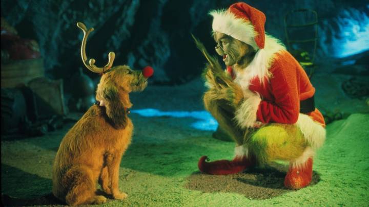 Der Grinch spricht mit einem Hund in Dr.  Seuss‘ Wie der Grinch Weihnachten gestohlen hat. 