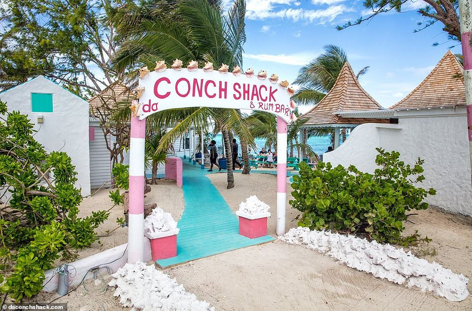 Strandstimmung: Harriet entdeckt, dass Da Conch Shack (im Bild) eine Delikatesse namens „Cracked Conch“ serviert – panierte und gebratene lokale Meeresschnecke