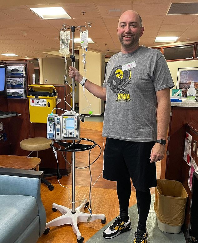 Bei Ryan Dwars, einem 36-jährigen Vater von zwei Kindern aus Iowa, wurde Leberkrebs diagnostiziert – nachdem er bereits Bauchspeicheldrüsenkrebs besiegt hatte