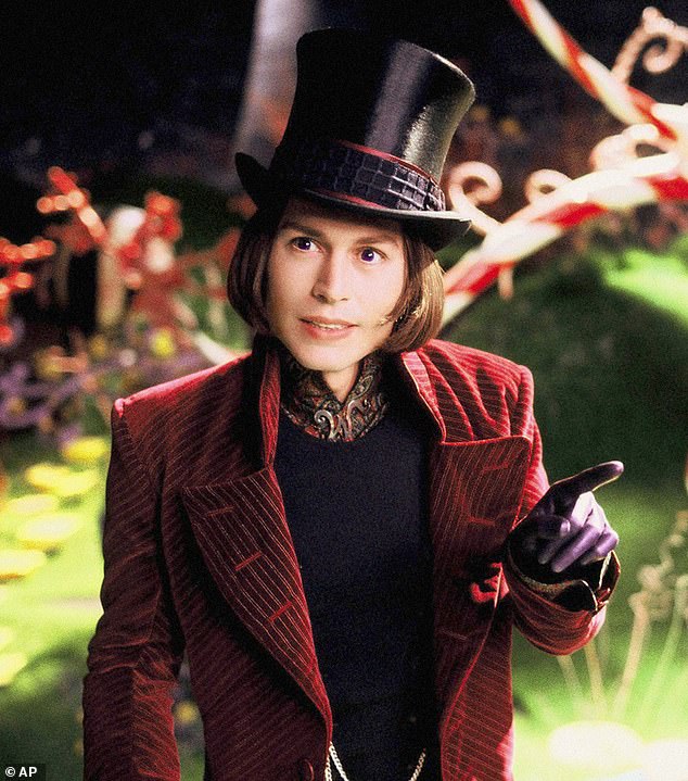 Johnny Depp als Wonka im Film Charlie und die Schokoladenfabrik von 2005;  Viele meinten, Depps „gruselige“ Darstellung sei wohl eine genauere Darstellung von Dahls Protagonist