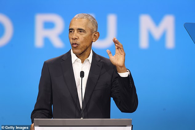 Der ehemalige Präsident Barack Obama, der im November in Chicago gezeigt wurde, arbeitete bei der Verfilmung mit dem Regisseur Sam Esmail zusammen
