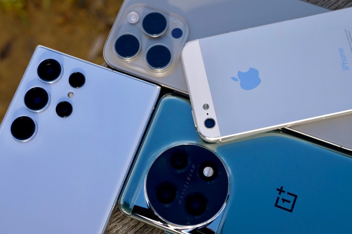 Die Kameras des iPhone 5, iPhone 15 Pro Max, Galaxy S23 Ultra und OnePlus 11.