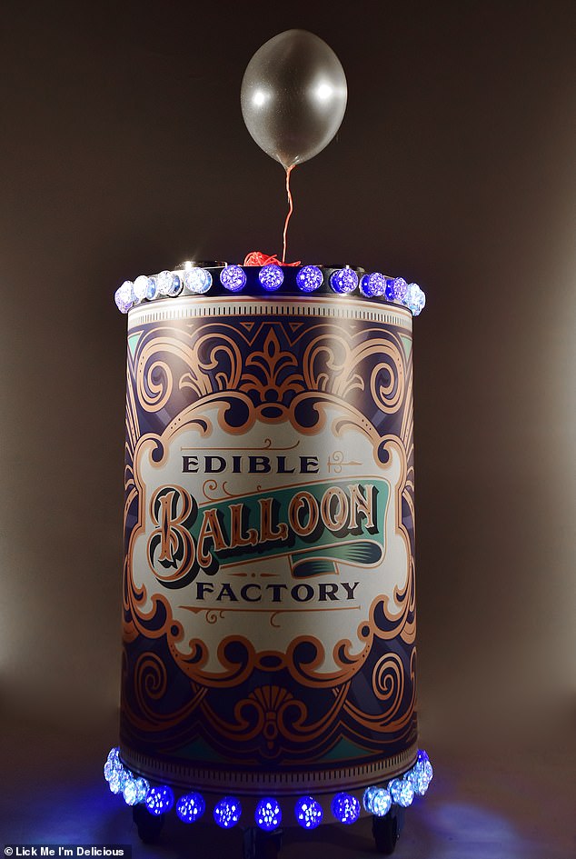 Das in Oxfordshire ansässige Unternehmen Lick Me I'm Delicious hat jetzt einen mobilen Wagen entwickelt, mit dem sich Bonbonballons nach Bedarf herstellen lassen