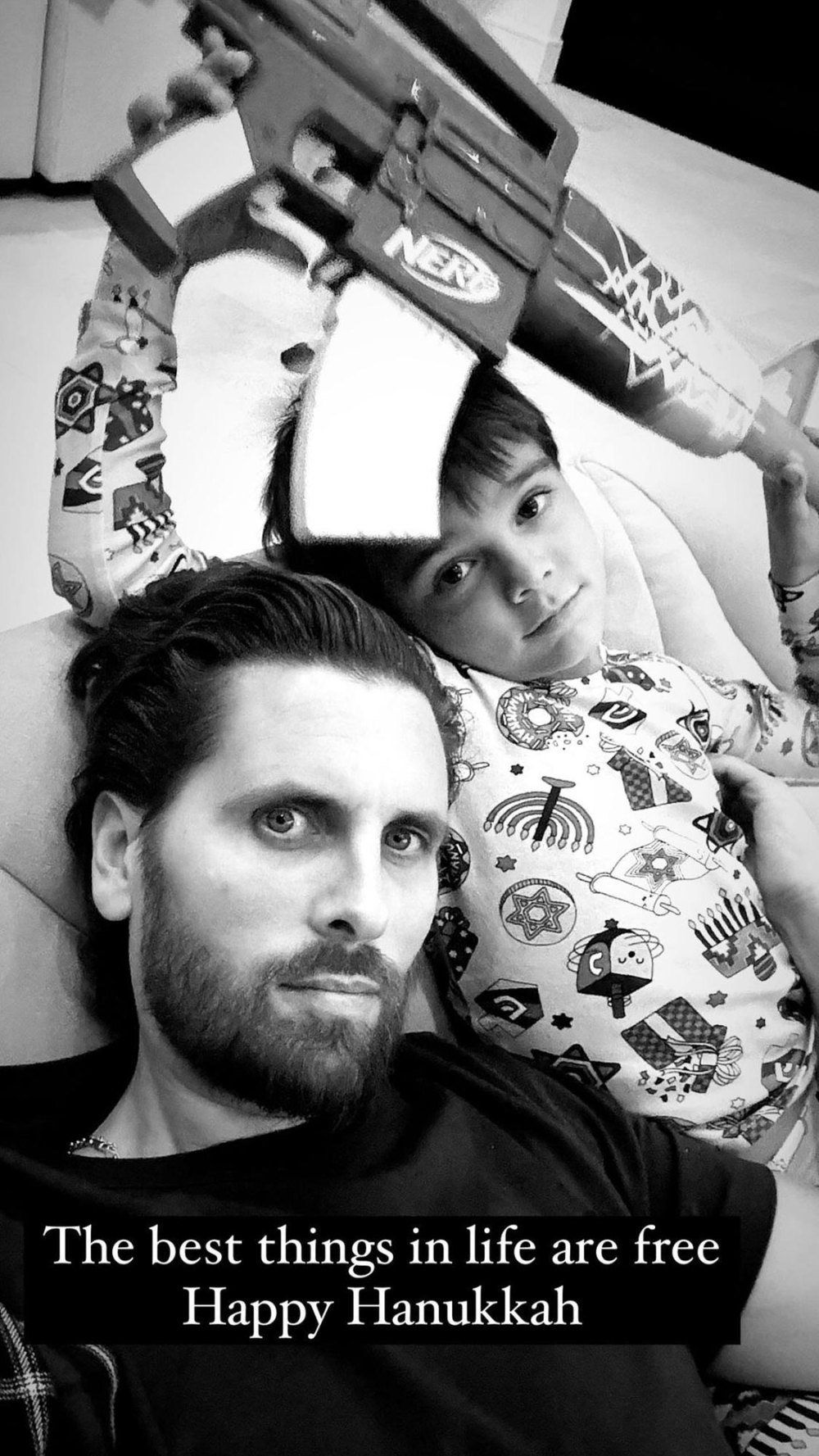 Scott Disicks Son Reign acc Niedliche Chanukka-Pyjamas in der zweiten Nacht Die besten Dinge im Leben sind kostenlos