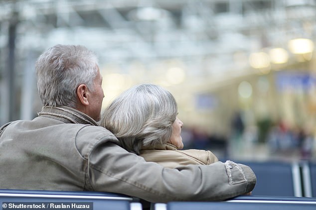 Laut einer Umfrage wurde fast jeder Vierte der über 65-Jährigen im vergangenen Monat nicht umarmt, und jeder Dritte gab an, sich nicht genug umarmt zu fühlen