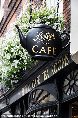 Adoptierter Yorkshireman: Regnier genießt Scones aus den berühmten Bettys-Teestuben