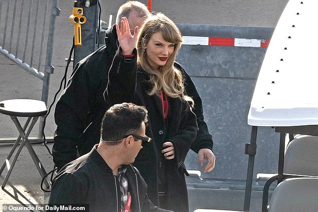 Swift wurde zuvor bei der Ankunft im Arrowhead Stadium abgebildet, nachdem er aus New York City eingeflogen war