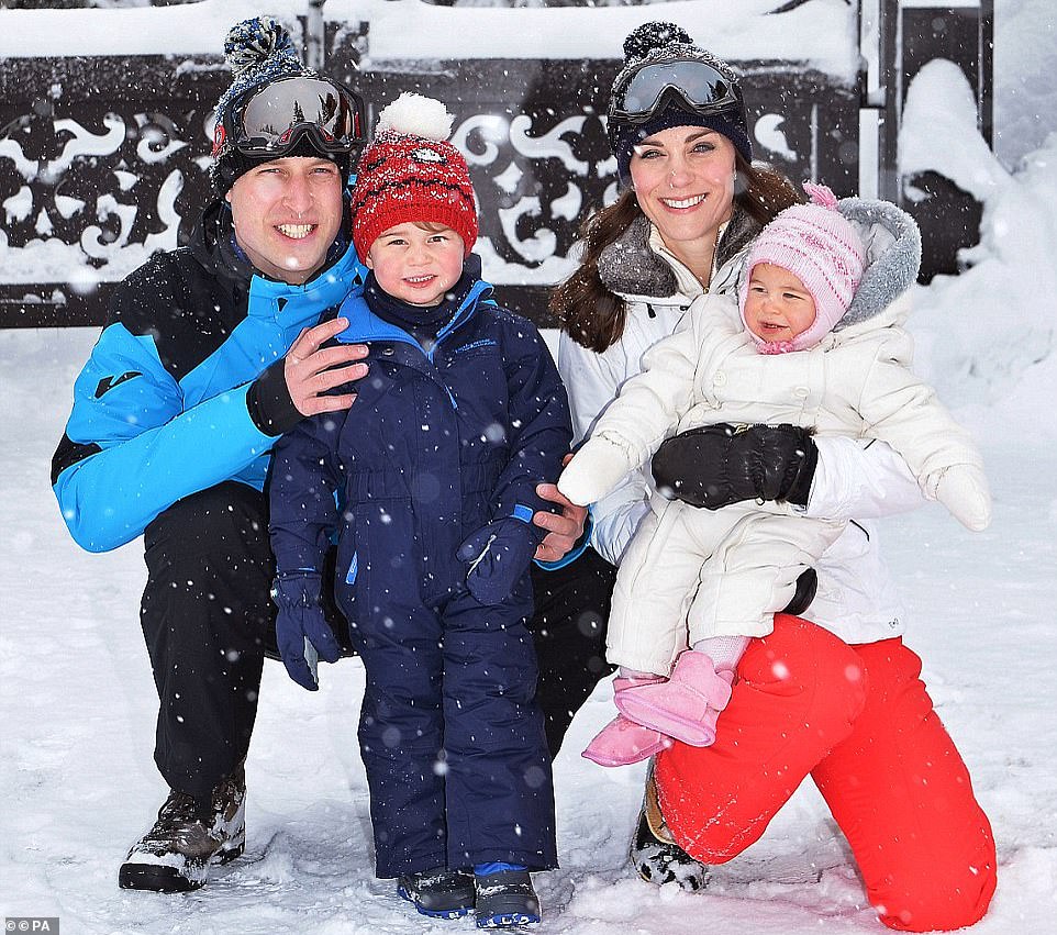 Der Prinz und die Prinzessin von Wales im Urlaub in Courchevel im Jahr 2016 mit Prinz George (damals zwei) und Prinzessin Charlotte (die 10 Monate alt war)