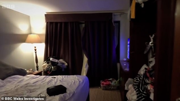 Das Hotelzimmer, in dem Marcel und Mutter Sarah übernachten