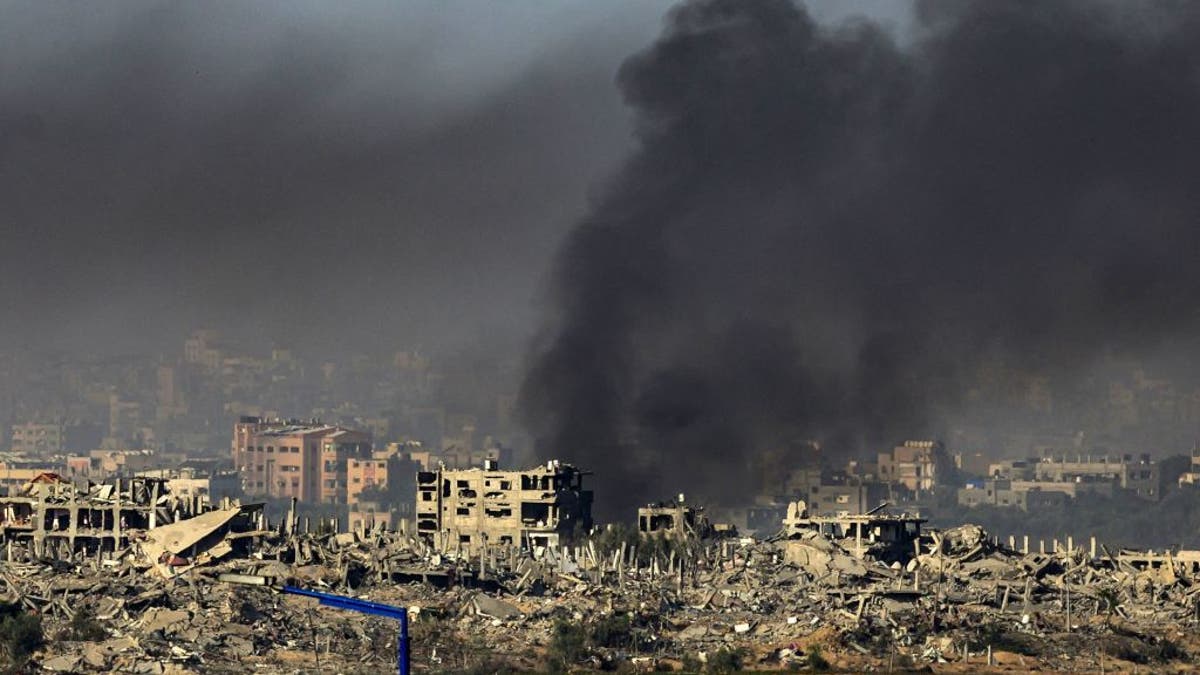 Rauch steigt aus dem Gazastreifen auf