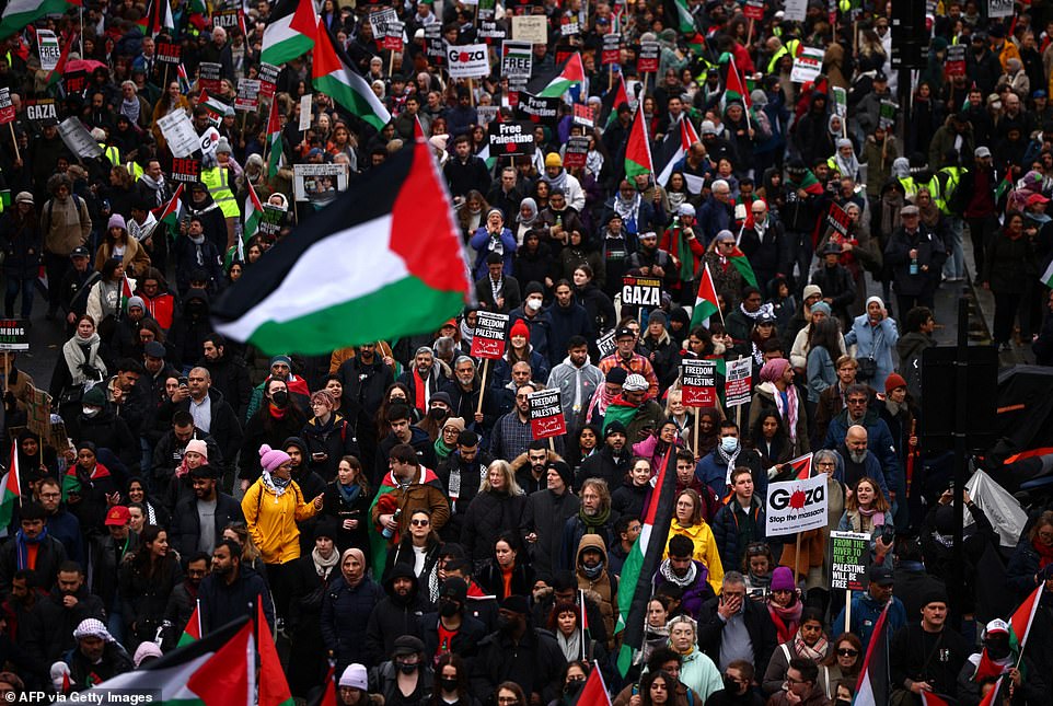 Der Krieg hat sich auch auf die USA ausgeweitet, wo Amerikaner aus Protest für Israel oder Palästina auf die Straßen strömen
