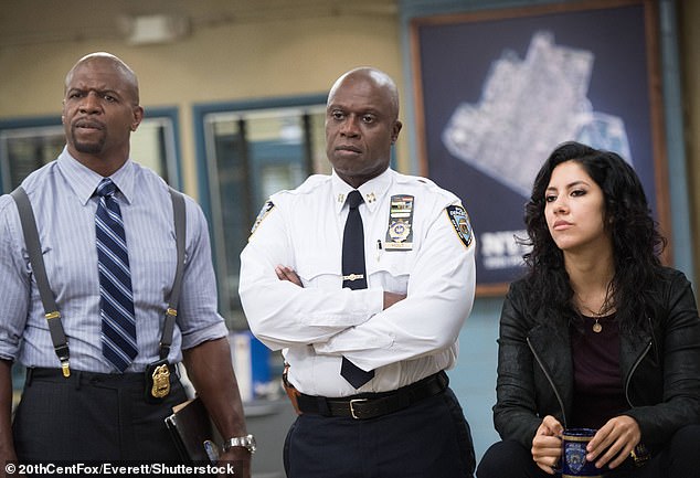 Braugher wurde 2014 in einer Folge der Serie mit den Brooklyn Nine-Nine-Co-Stars Terry Crews und Stephanie Beatriz abgebildet
