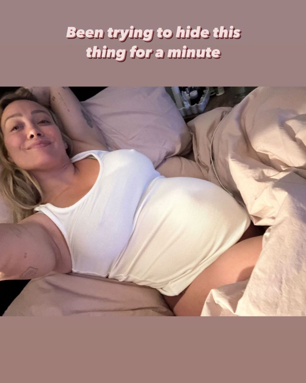 Die schwangere Hilary Duff scherzt, sie habe „eine Minute lang versucht, ihren Babybauch zu verbergen“
