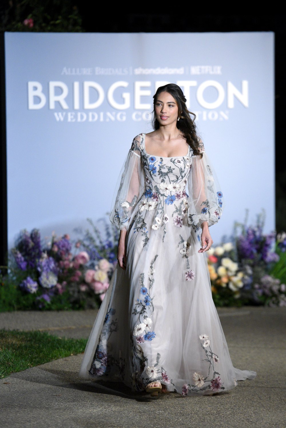 „Bridgerton“ von Netflix erwacht in der Hochzeitskleid-Kollektion von Allure Bridals zum Leben
