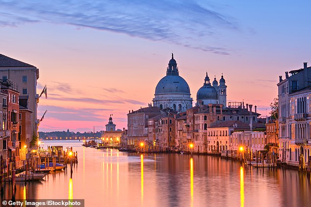 „Nach dem Wahnsinn des Sommers fühlt sich Venedig im Winter plötzlich wie eine einigermaßen normale Stadt an“, sagt Max über seinen Aufenthalt außerhalb der Saison