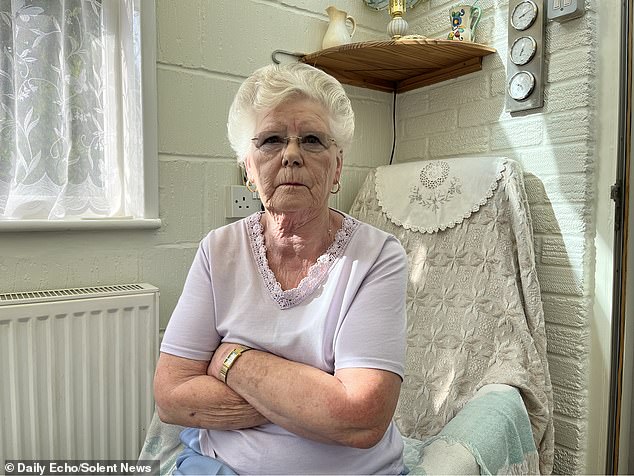 Brenda Rowles hat die Telefonnummer verloren, die sie seit ihrem Einzug in ihr Haus in Hampshire im Dezember 1970 hatte