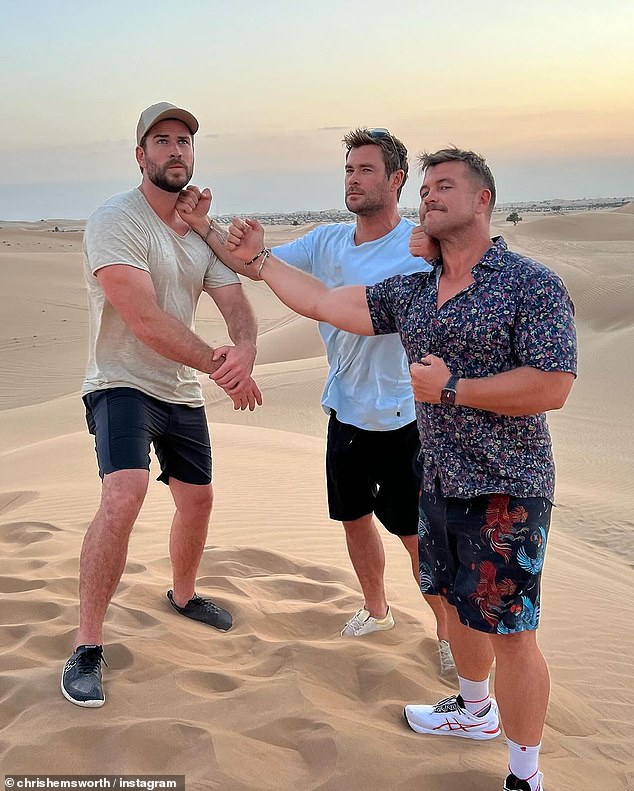 Ihr Mann war auffällig abwesend und reiste stattdessen für einen Familienurlaub mit seinen genetisch gesegneten Brüdern Liam und Luke nach Abu Dhabi