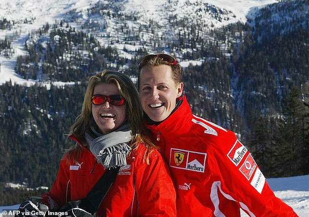 Schumacher im Jahr 2005 mit seiner Frau Corinna, die ihn in ihrem Haus am Genfersee pflegt