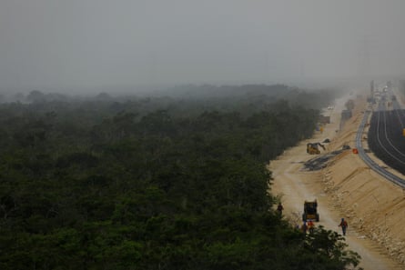 Umweltschützer haben ihre Besorgnis darüber zum Ausdruck gebracht, dass die Spuren den Maya-Wald – den zweitgrößten Regenwald Lateinamerikas – in Stücke reißen werden.