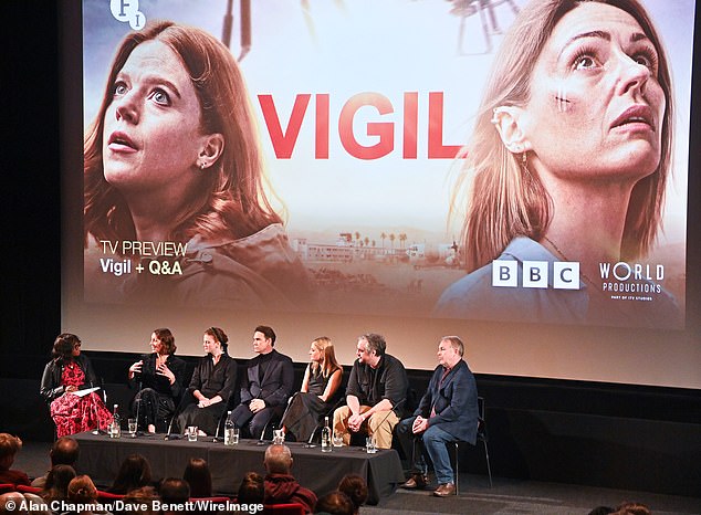 Der ehemalige Corrie-Star wurde mit ihrer Rückkehr in die Rolle der Detective Chief Inspector Amy Silva im BBC-Thriller „Vigil“ als phänomenal gebrandmarkt.  Die Besetzung der Show im letzten Monat abgebildet